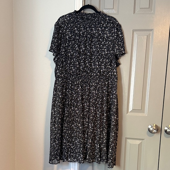 torrid Dresses & Skirts - Torrid Black and White Starry Night Fully Lined Midi Dress